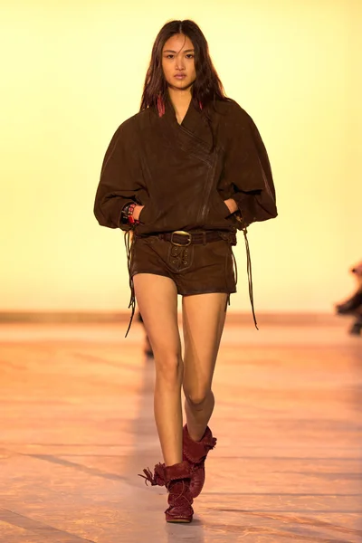 Look 18